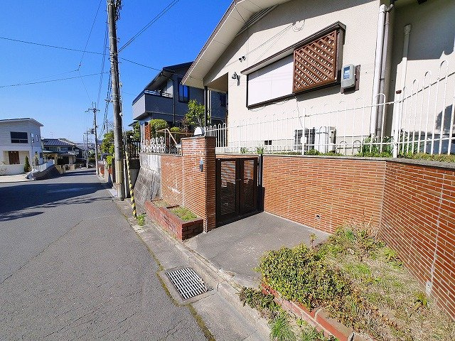 西登美ヶ丘7丁目戸建のエントランス