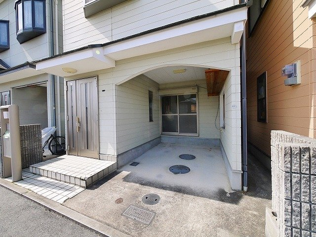 萩原町一戸建の駐車場