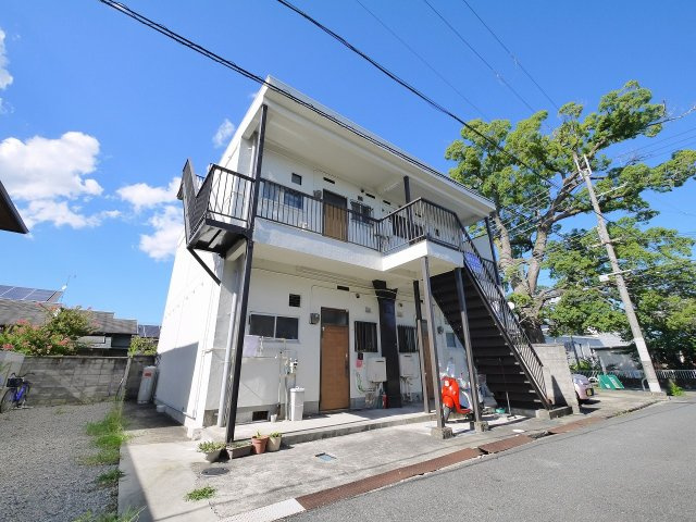 往西アパートの外観