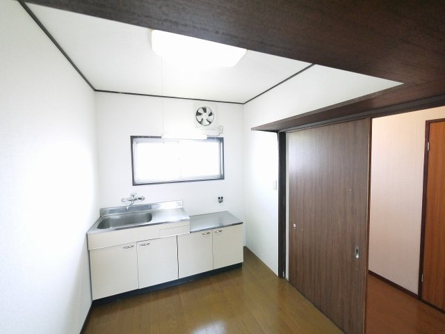 往西アパートのロビー