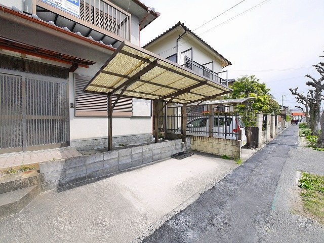 泉原町駐車場付定期借家権住宅の駐車場