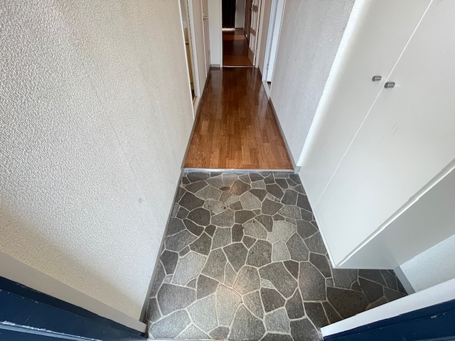 エレガントライフマンションの玄関