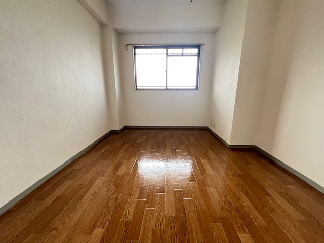 エレガントライフマンションの洋室