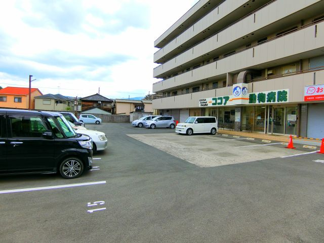 エレガントライフマンションの駐車場