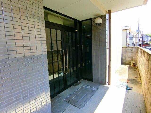 エレガントライフマンションのエントランス