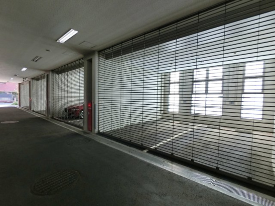 【エントランス】駐車場