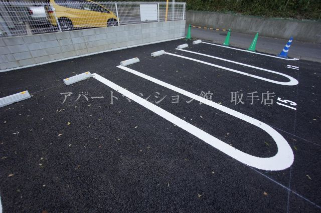 ブランシュ　フルールの駐車場