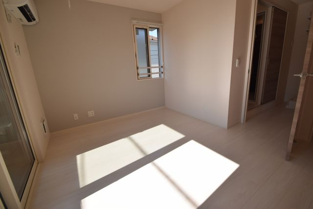 ライフステーション船橋の子供部屋|洋室の別角度からです