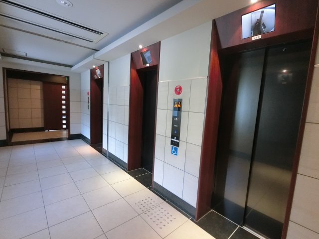 【エントランス】 | エレベーター