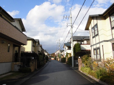 【前面道路含む現地写真】 | 大津市真野6丁目33-1　中古戸建