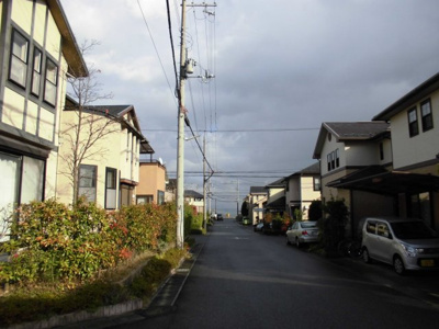 【前面道路含む現地写真】 | 大津市真野6丁目33-1　中古戸建