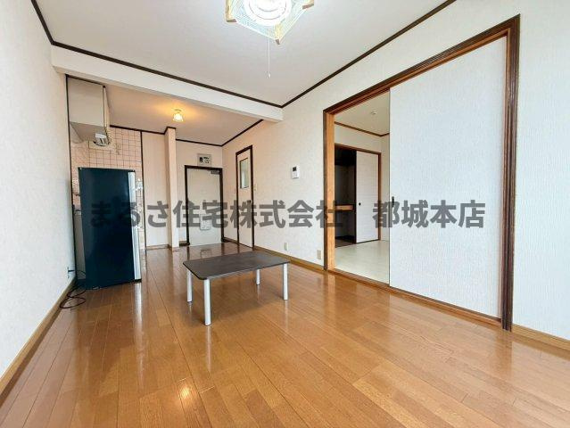 サンハイツ都城の居間・リビング