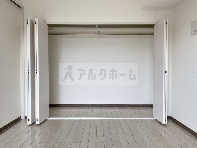 ラ・フォーレ久宝園の収納|ラ・フォーレ久宝園　洋室①　クローゼット