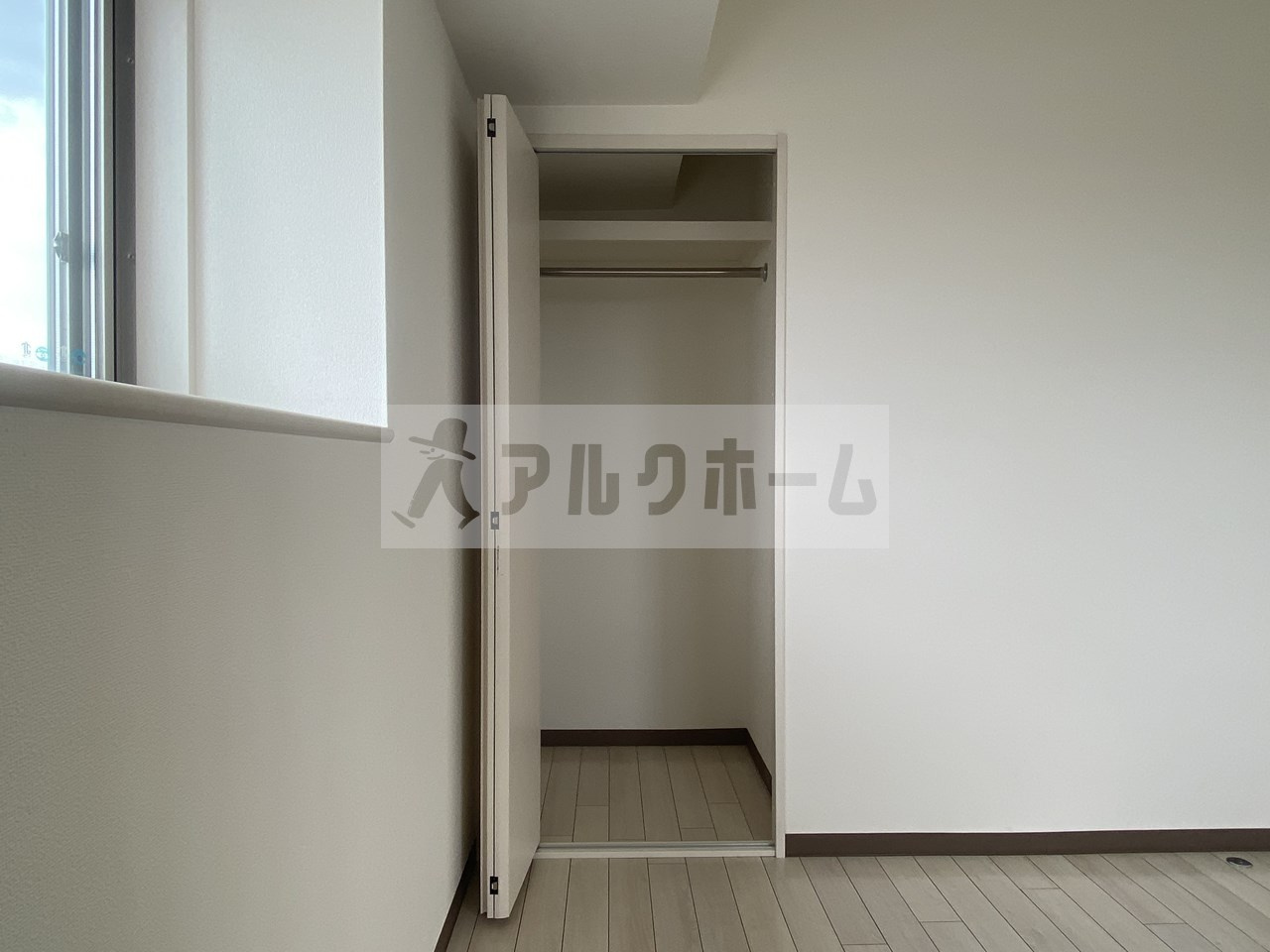 ラ・フォーレ久宝園の収納|ラ・フォーレ久宝園　洋室②　クローゼット