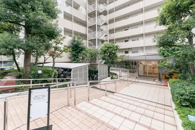 トーカンマンション加賀公園の外観