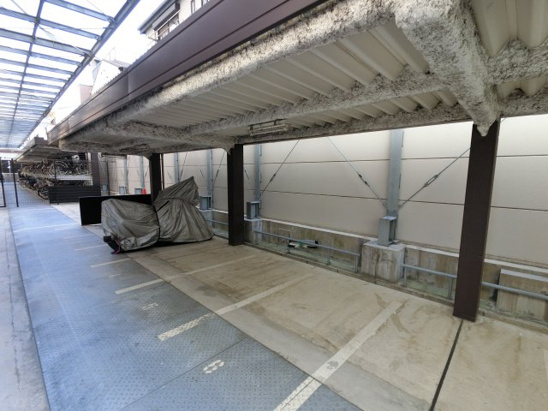 【エントランス】バイク置き場