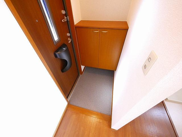 ラフィーネ結崎　Ｂ棟の玄関|シューズボックスで靴が整頓できます