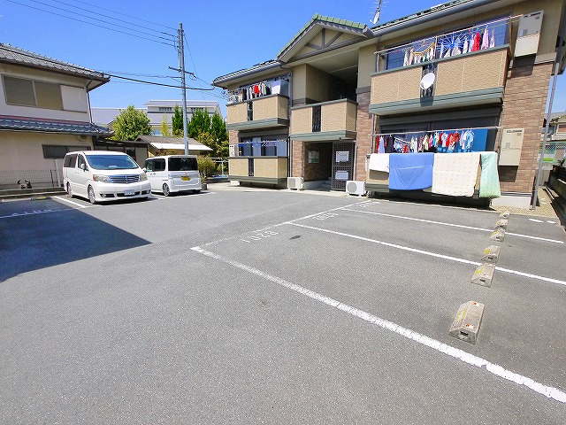 ラフィーネ結崎　Ｂ棟の駐車場|カースペースがあります