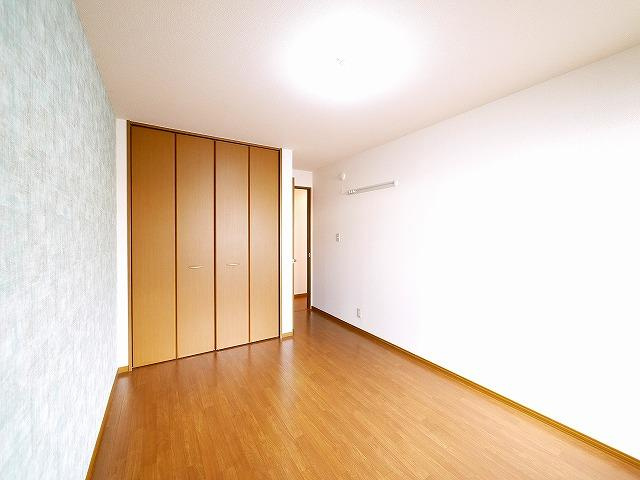 ラフィーネ結崎　Ｂ棟の洋室|デザインクロスがおしゃれなお部屋