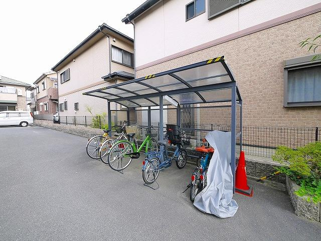 ラフィーネ結崎　Ｂ棟のその他共用部分|屋根付きの自転車置き場が有ります