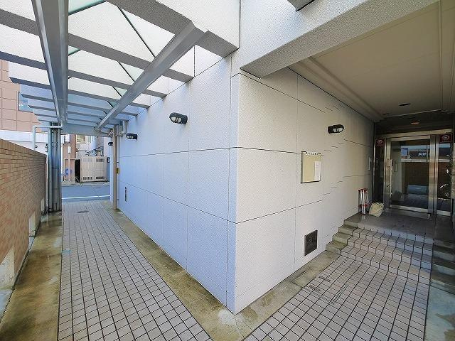 メゾンケイティーエスのエントランス|オートロック付きのエントランスです