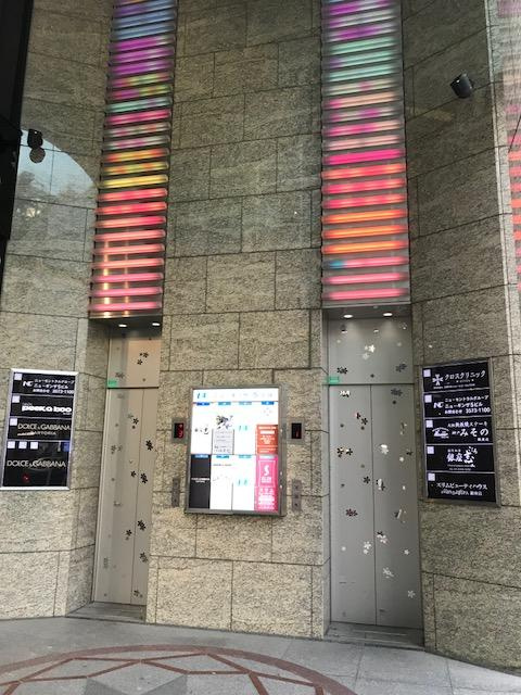 ニューギンザビル５号館のエントランス