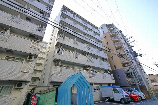 白樺ハイツ大宮Ⅲの外観|しっかりとしたマンションタイプの外観です。