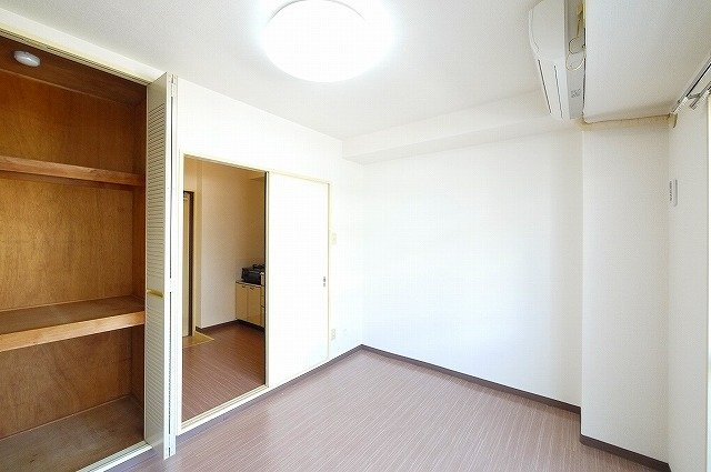 白樺ハイツ大宮Ⅲの寝室|ベッドなどをしっかり置けるお部屋です。