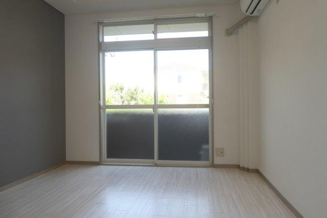 エスポワール老松の居間・リビング|洋室