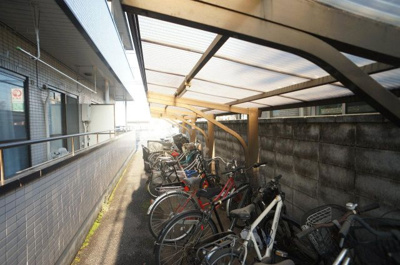 【その他共用部分】 | プリムローズ | 自転車置き場
