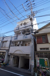 【外観】 | 浅草情緒あふれる町並みです。一回には宅配ボックスが設置競れることがきまっています。