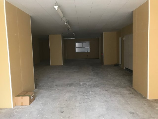 髙六商事ビルの内装