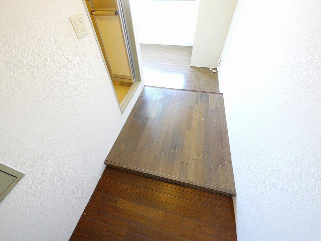 米田マンションの玄関|明るい玄関です