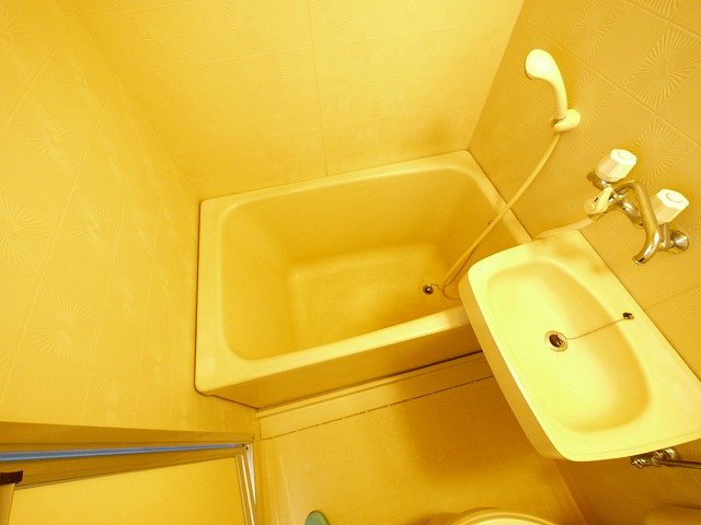 米田マンションの浴室|日々の疲れを癒すお風呂付です