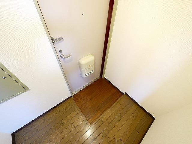 米田マンションの玄関|収納もある玄関です