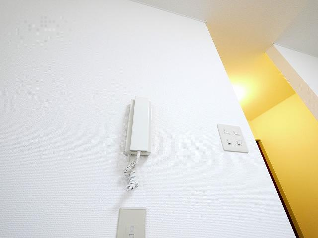米田マンションのセキュリティ|インターホンが付いてます。