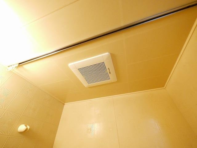 米田マンションの浴室|ゆったり過ごせるお風呂です