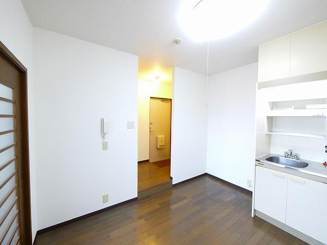 米田マンションの居間・リビング|ゆったりとした居間です