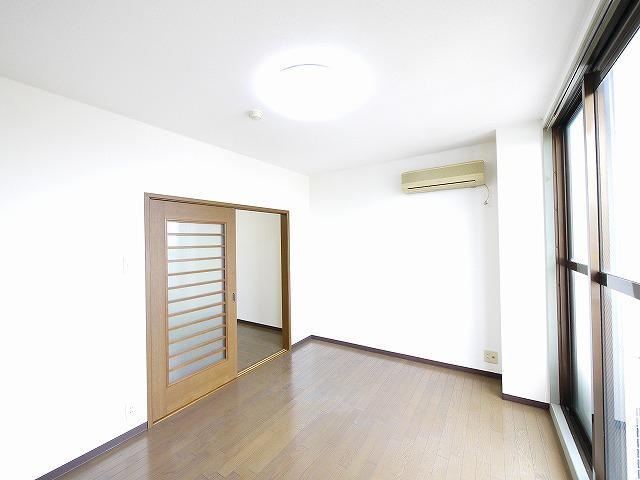 米田マンションの洋室|広々とした洋室です