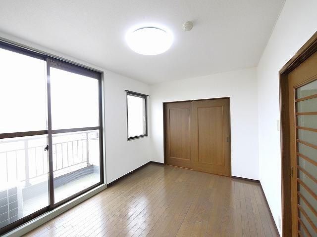 米田マンションの居間・リビング|ゆったりした居間