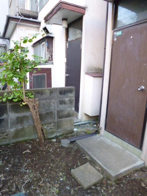 小手指南2丁目貸家の玄関