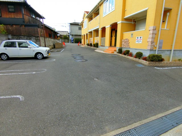 アビタシオン　シャンゼリゼの駐車場