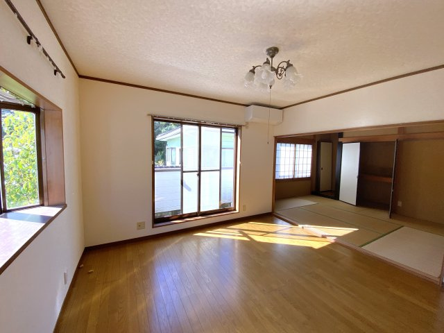 小沼邸の居間・リビング