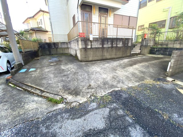 小沼邸の駐車場