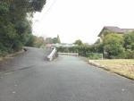 【前面道路含む現地写真】 | 甘木売地 | 約６ｍの前面道路。開放感漂います。