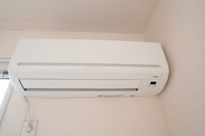 【設備】 | スマイルタウン B | エアコン２台付き。子供部屋にあるエアコンです