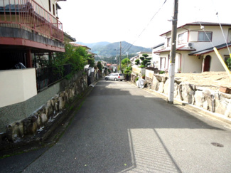 【前面道路含む現地写真】