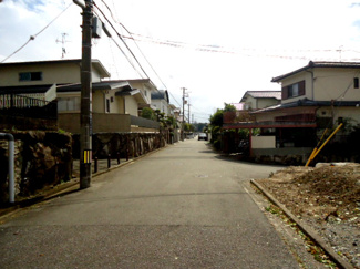 【前面道路含む現地写真】