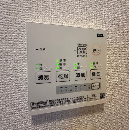 【設備】 | レオドール登戸 | バスルームの浴室暖房乾燥機で外に干せないお洗濯物もすっきり乾きます♪雨の日のお洗濯もバッチリ！
