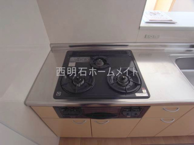 【キッチン】 | フォンターナ江井島 | ３口ガス（グリル付）